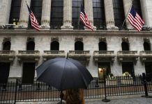 Cơn sốt đầu cơ càn quét Phố Wall và thị trường thế giới