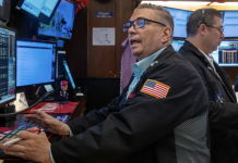 Chứng khoán Mỹ tăng nhẹ trước cuộc họp Fed, giá dầu bật mạnh