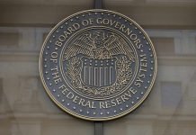 Dù lo lạm phát, Fed vẫn dự định tiếp tục giảm lãi suất trong năm nay